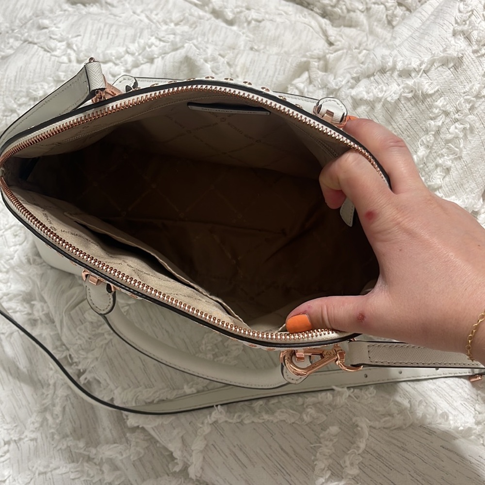 White MK purse - Picture 2 of 2